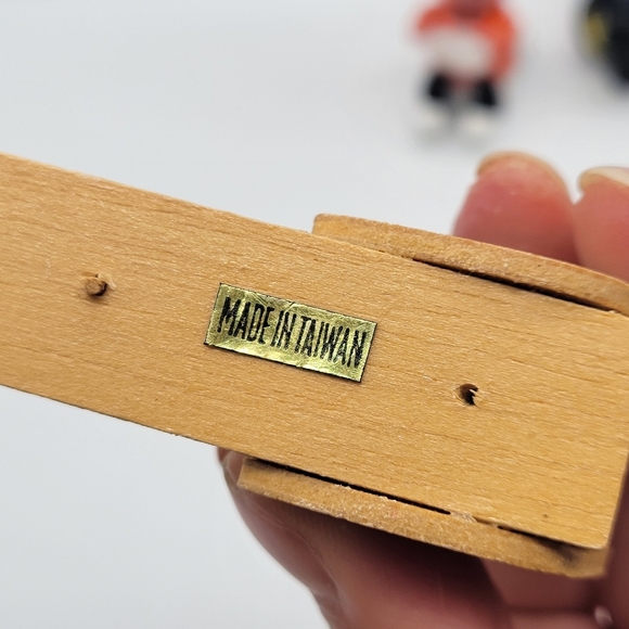 Lot of 4 Christmas Vintage Wood Figurines Made in Taiwan Colorful - Picture 4 of 12